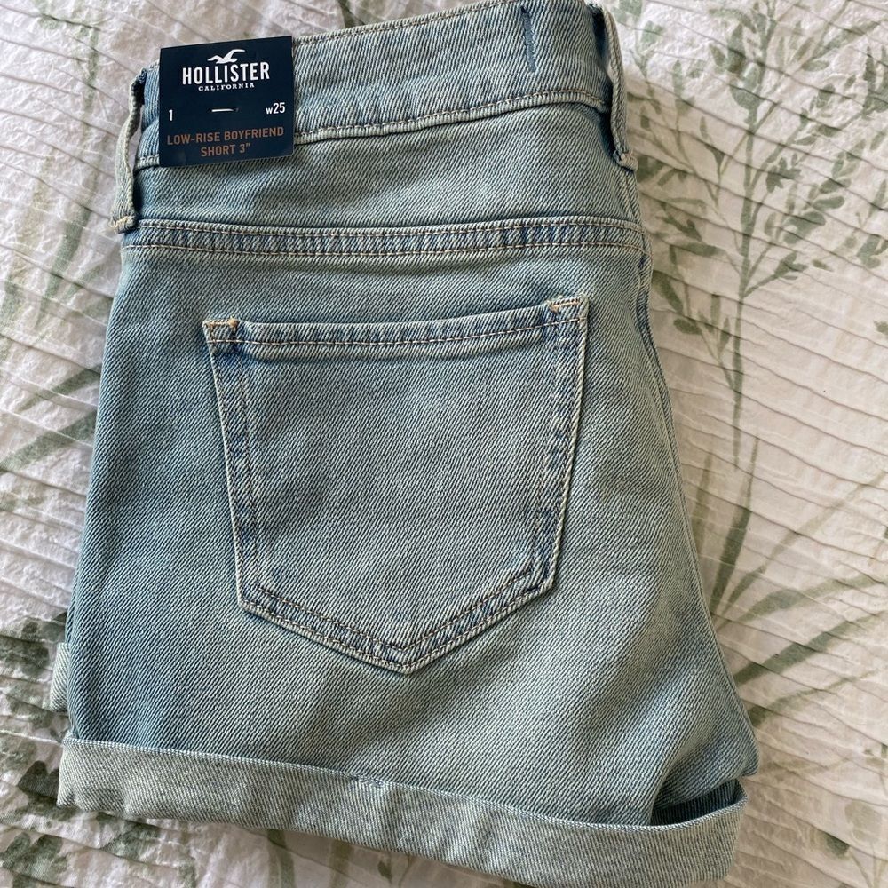 BNWT Hollister 100% Cotton Low Rise Boyfriend Short 3”